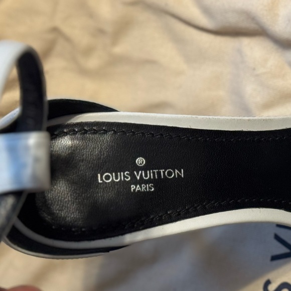 Louis Vuitton Shoes | Louis Vuitton
Calfskin Call Back Heels White Size 37 - Picture 3 of 11
